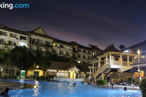 ONE OASIS DAVAO a4 FREE POOL 3 MIN WALK SM MALL .